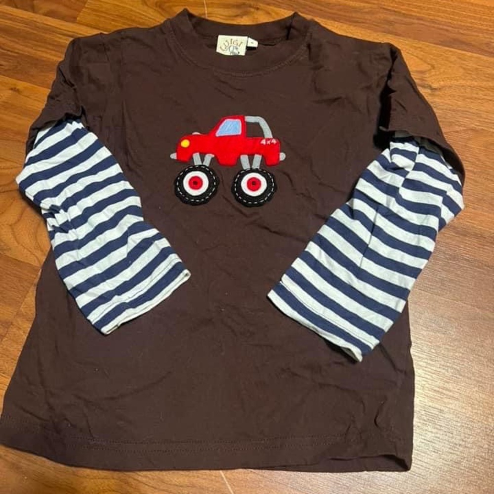 Luigi appliqué tee Size 6